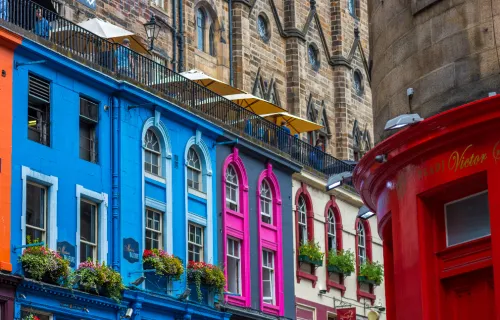 Kuvituskuva: Edinburgh värikkäät talot