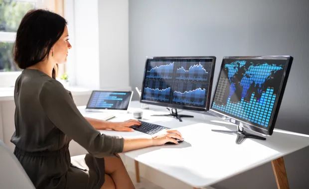 analyst viewing data visualization