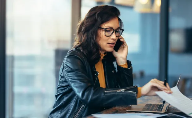 cadre au téléphone